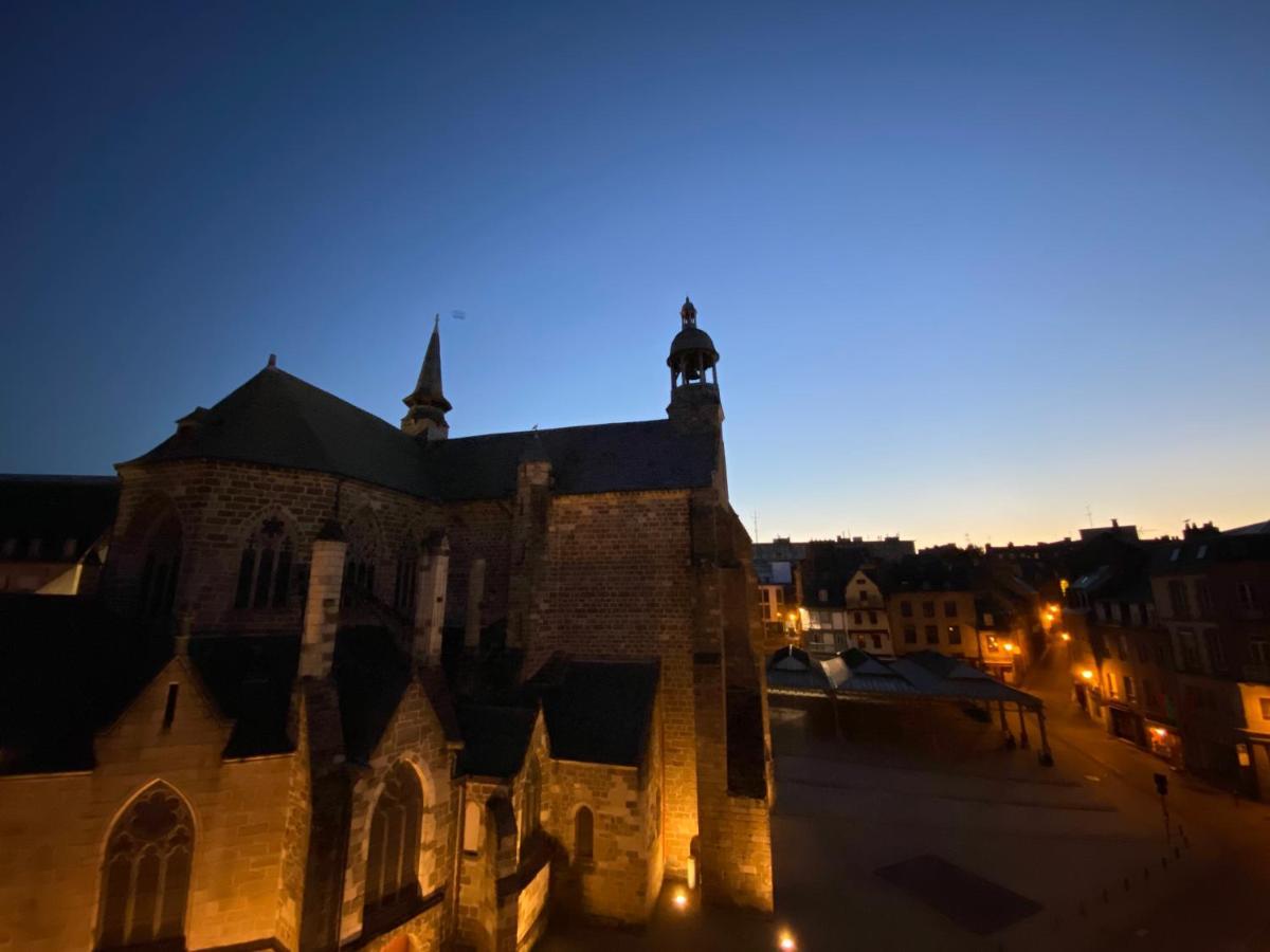 Marie Et Brieuc _ Duplex Lumineux Colore Atypique Face Cathedrale Сен-Бріє Екстер'єр фото