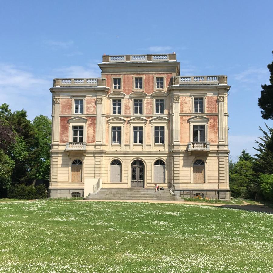 Marie Et Brieuc _ Duplex Lumineux Colore Atypique Face Cathedrale Сен-Бріє Екстер'єр фото